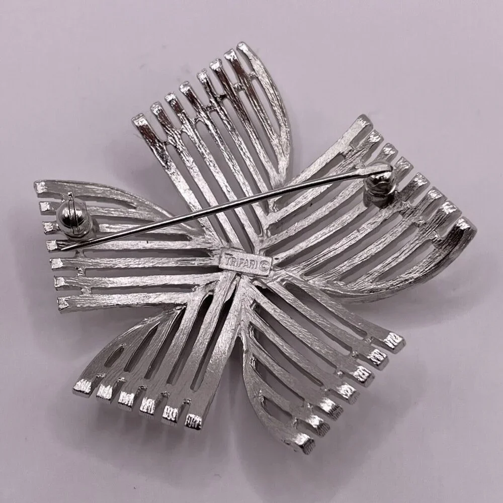 Trifari Silver Tone Pinwheel Brooch Pin Vintage Open Work Spiral Textured Flower - Picture 3 of 8